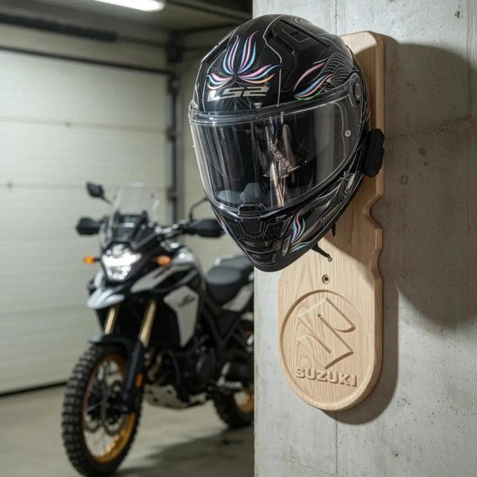 Porte casque moto mural dans votre garage